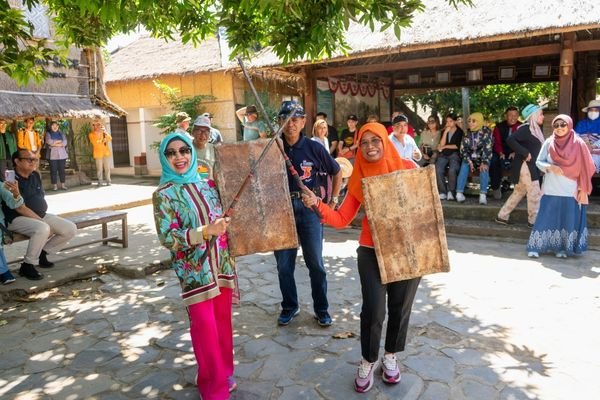 atraksi-wisata-peresean-lombok.jpg