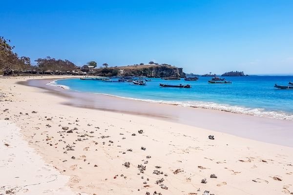 paket-wisata-pantai-pink-lombok.jpg