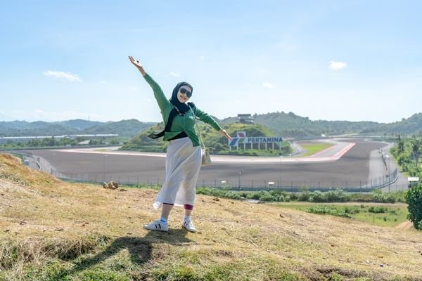 serunya-foto-berlatar-sirkuit-mandalika.jpg